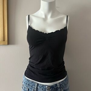 Tag Black Scallop-Edge Spaghetti Strap Camisole